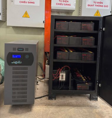 Dịch vụ sửa chữa UPS là giải pháp kỹ thuật nhằm kiểm tra, khắc phục và xử lý các sự cố phát sinh trong quá trình vận hành bộ lưu điện (UPS). Khi UPS gặp lỗi, hoạt động không ổn định hoặc không đảm bảo khả năng lưu điện, việc sửa chữa kịp thời sẽ giúp hệ thống nhanh chóng trở lại trạng thái hoạt động an toàn và hiệu quả.